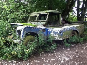 Ol' Barry is hoping that his old Land Rover, currently advertised on Gumtree, is going to net him a tidy figure. "It's in great original condition," he told us. "Just needs some new points in the distributor, and it's ready for a roadworthy."